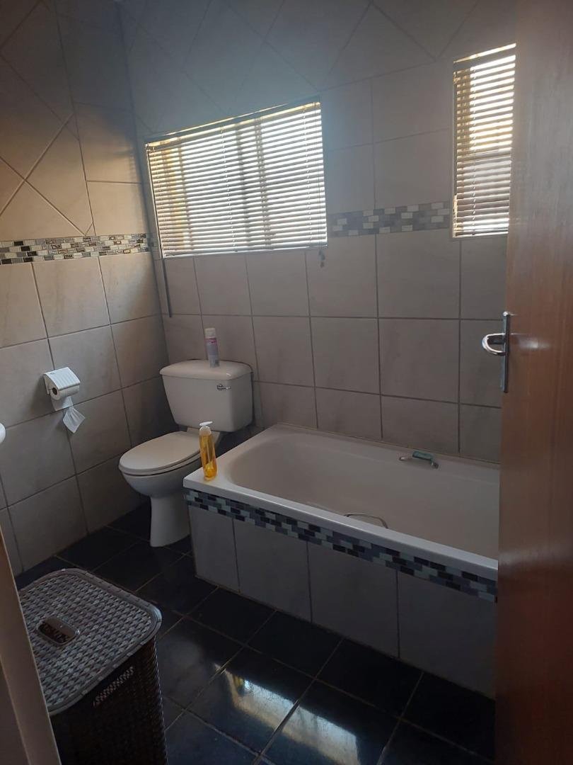 4 Bedroom Property for Sale in Lourenspark North West